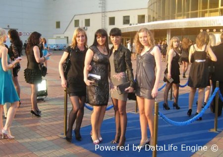 Гдетъ естъ - местъо... людъi...